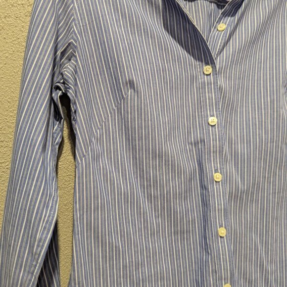 Banana Republic * Fitted Non-Iron Blue Stripe Shirt * Women's size 6 - Picture 3 of 7
